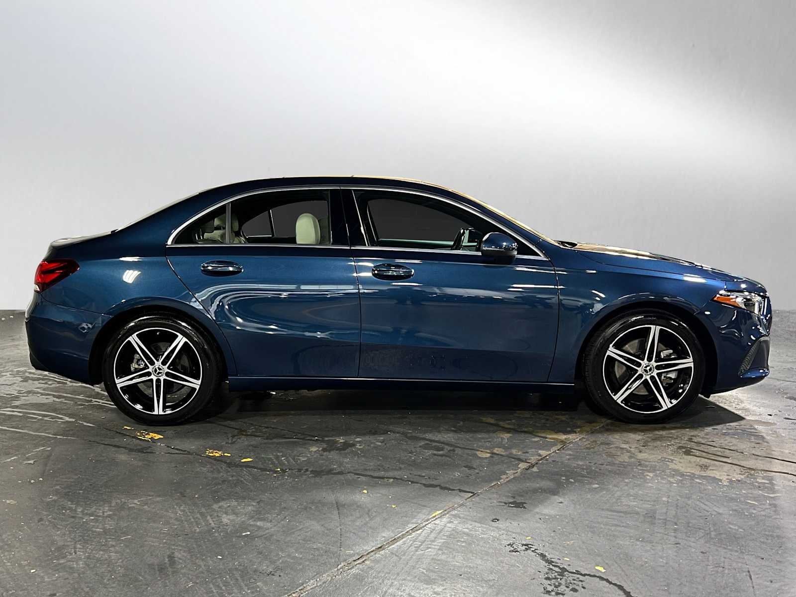 2021 Mercedes-Benz A 220 A 220