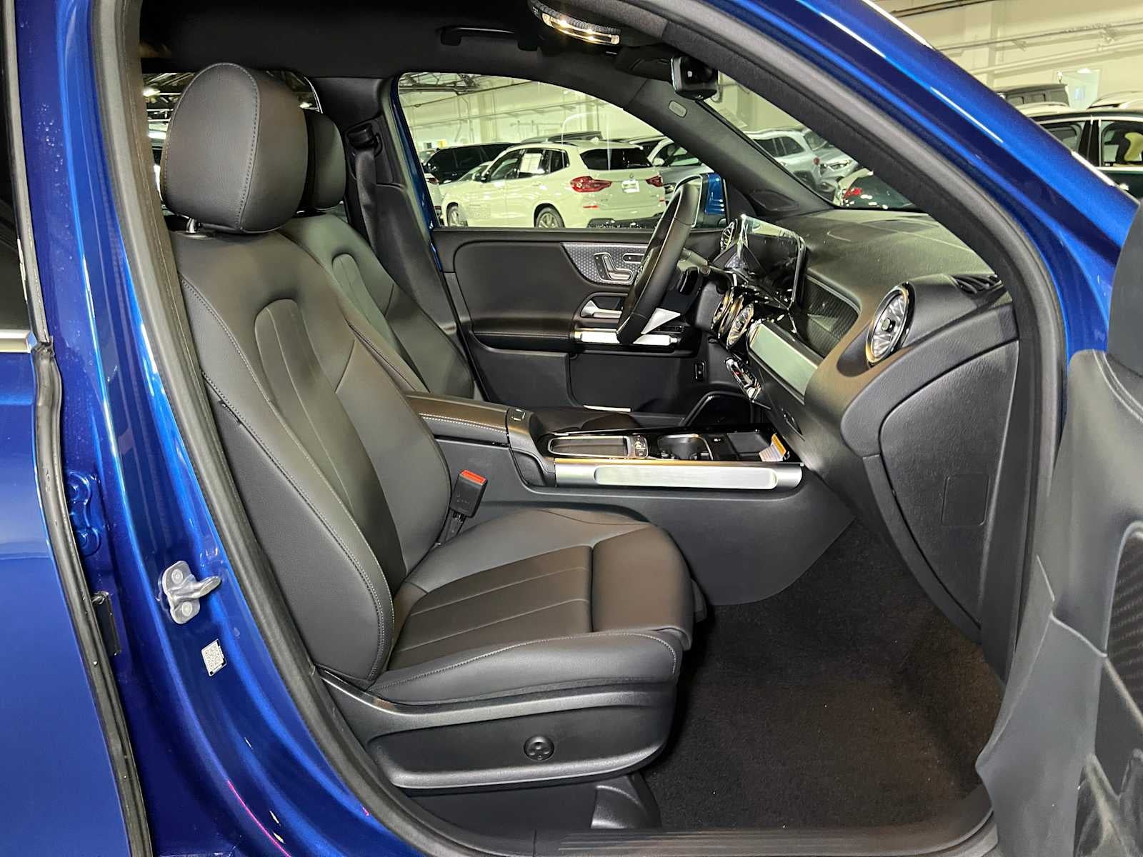 2025 Mercedes-Benz GLB 250 4MATIC® SUV