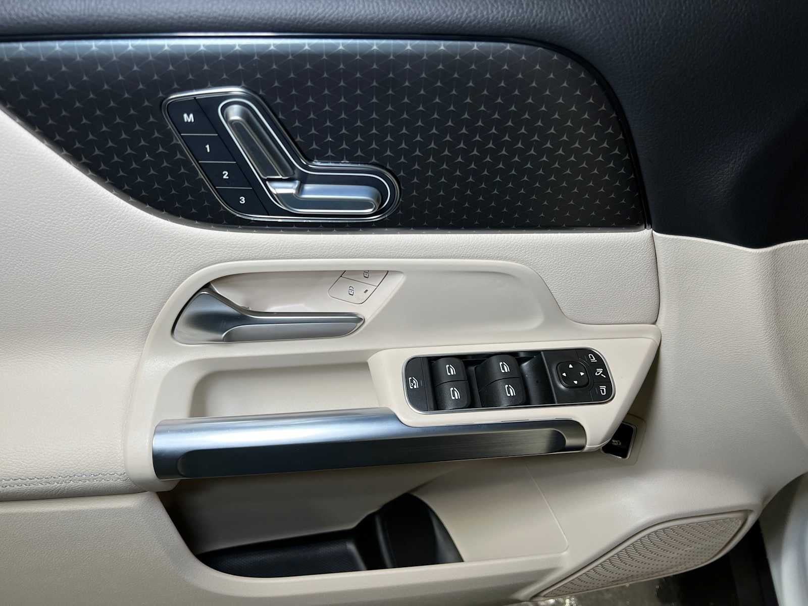 2025 Mercedes-Benz GLB 250 4MATIC® SUV