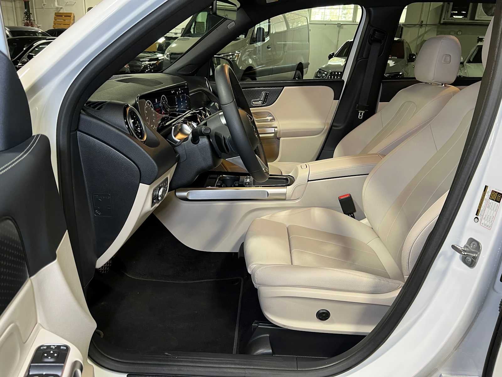 2025 Mercedes-Benz GLB 250 4MATIC® SUV