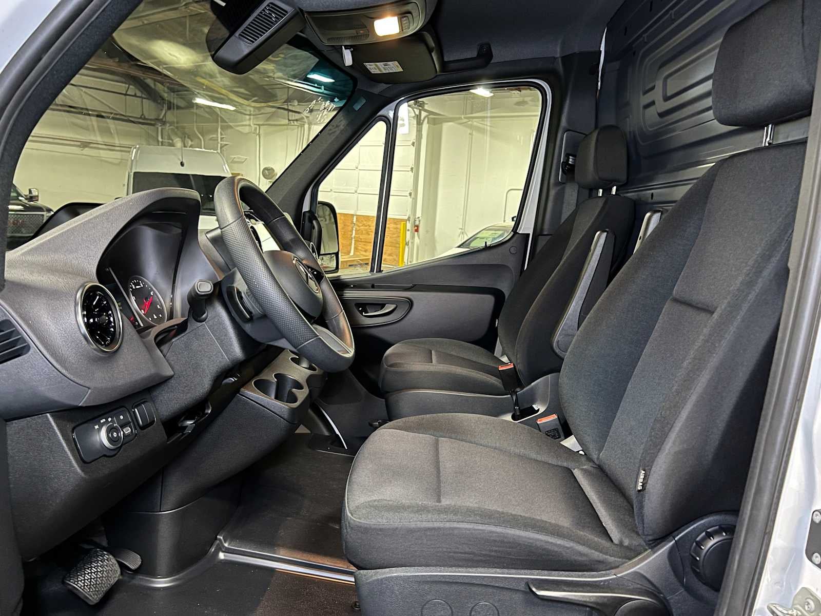 2025 Mercedes-Benz Sprinter 2500 Standard Roof I4 Diesel 144" RWD