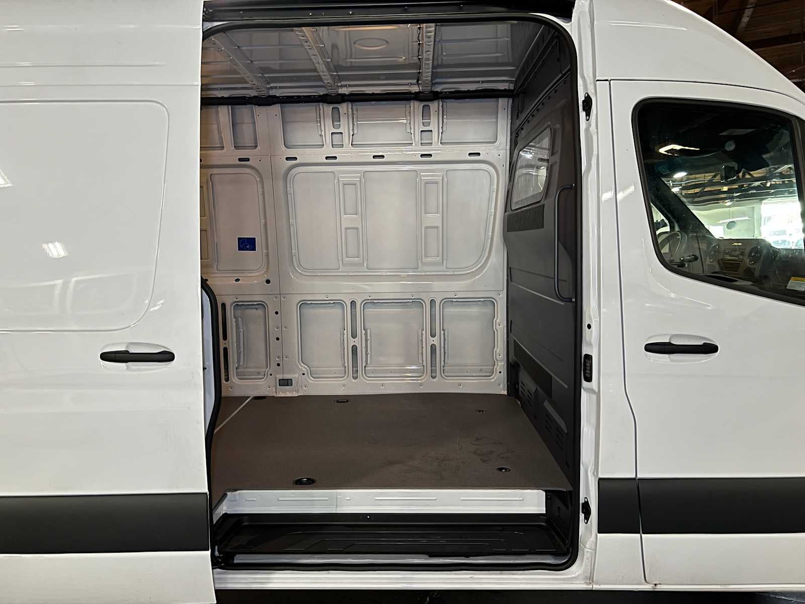 2025 Mercedes-Benz Sprinter 2500 High Roof I4 Diesel HO 170" RWD