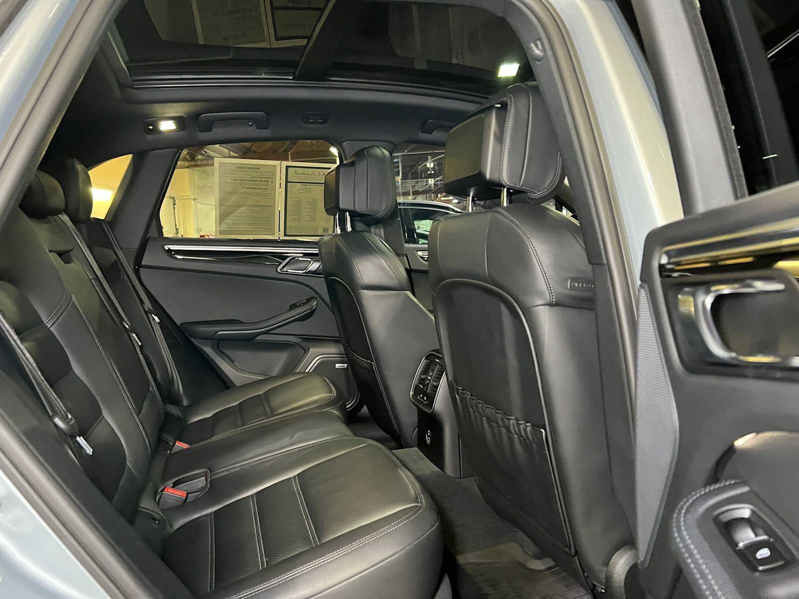 2022 Porsche Macan AWD