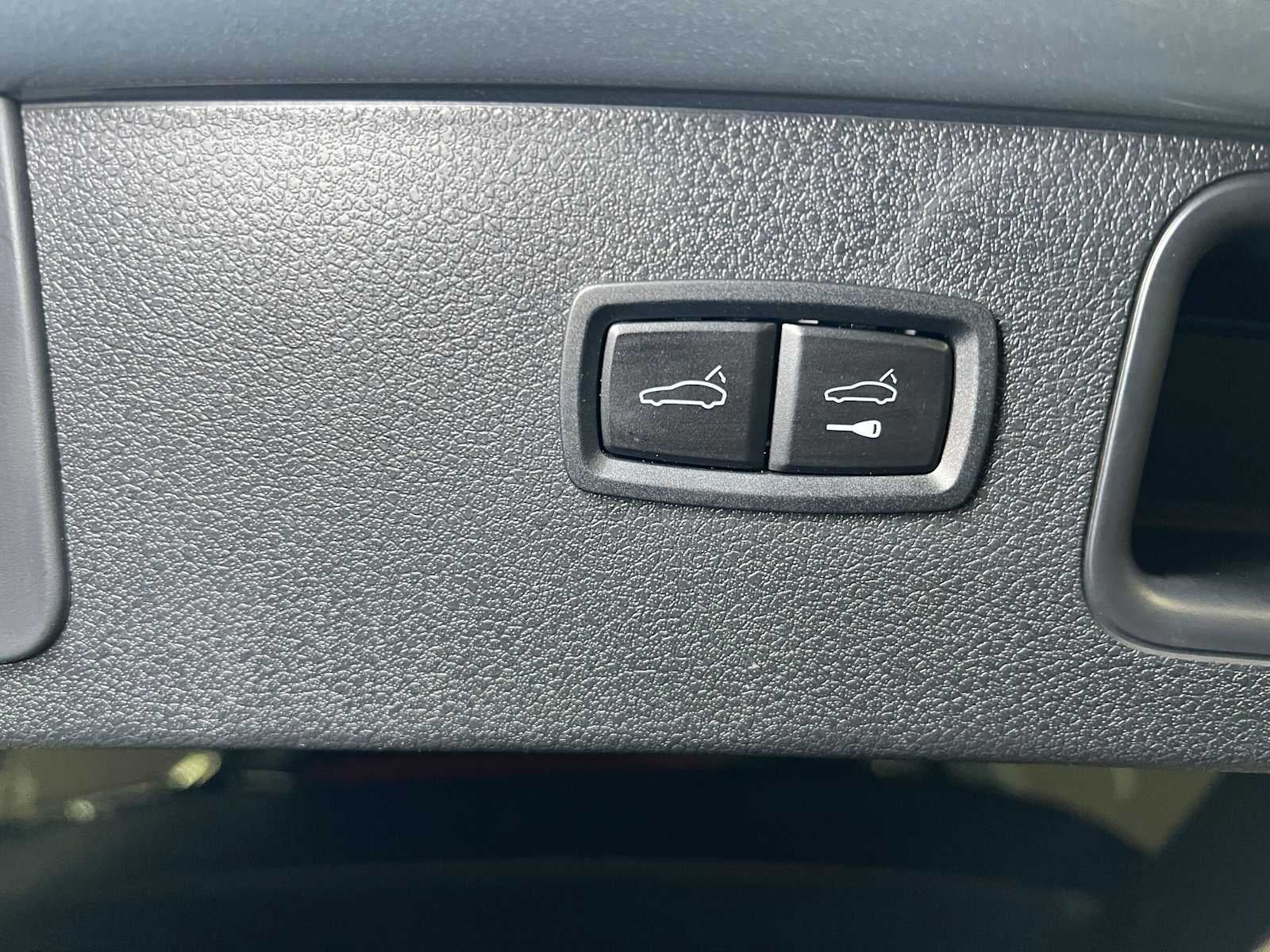 2022 Porsche Macan AWD