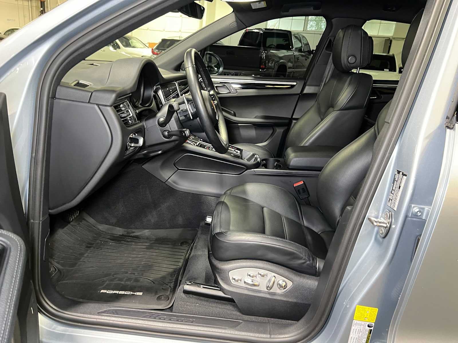 2022 Porsche Macan AWD