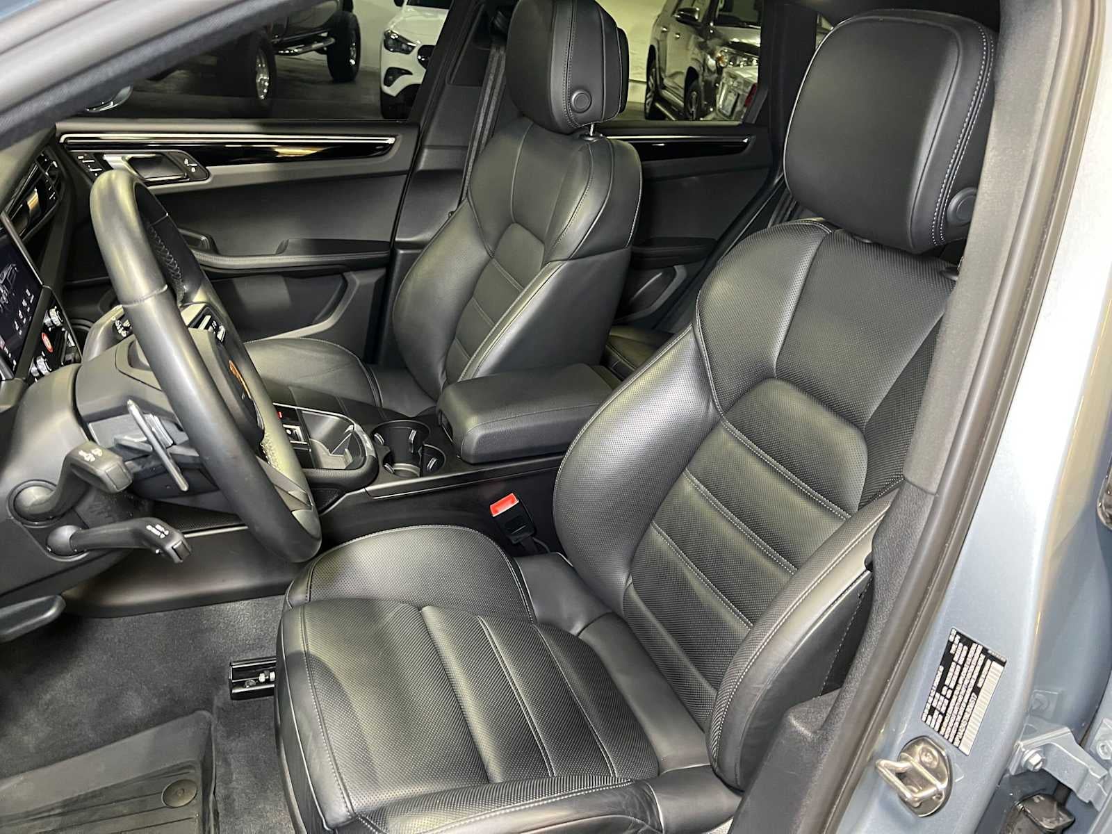 2022 Porsche Macan AWD