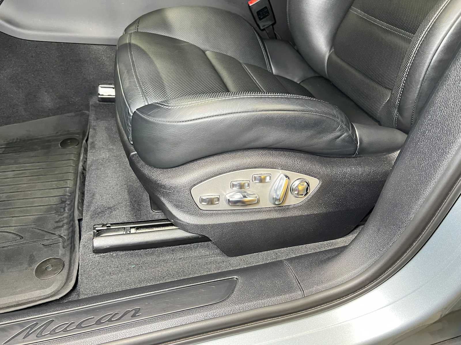 2022 Porsche Macan AWD
