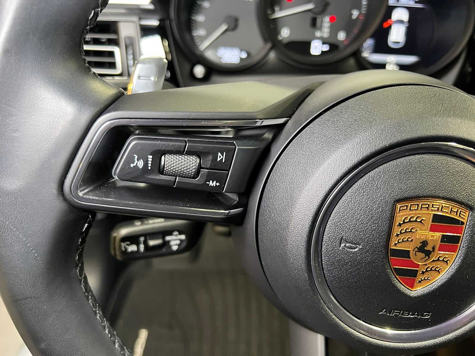 2022 Porsche Macan AWD