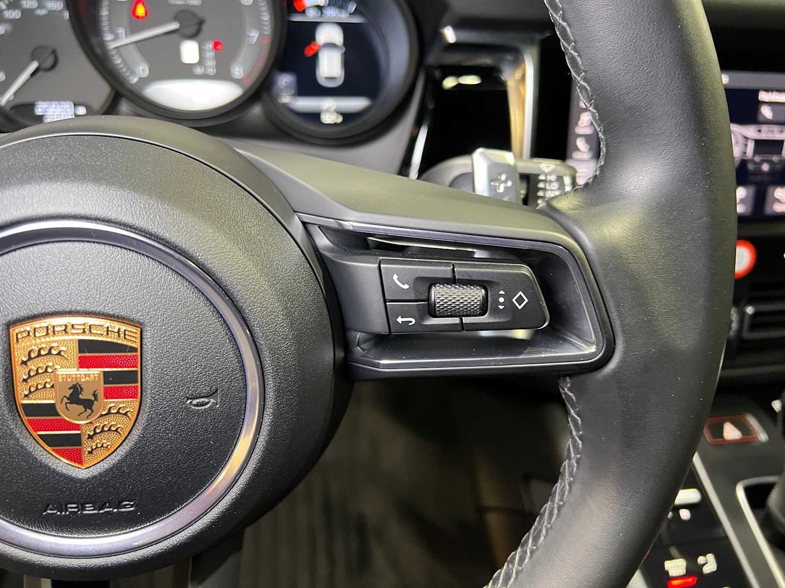 2022 Porsche Macan AWD