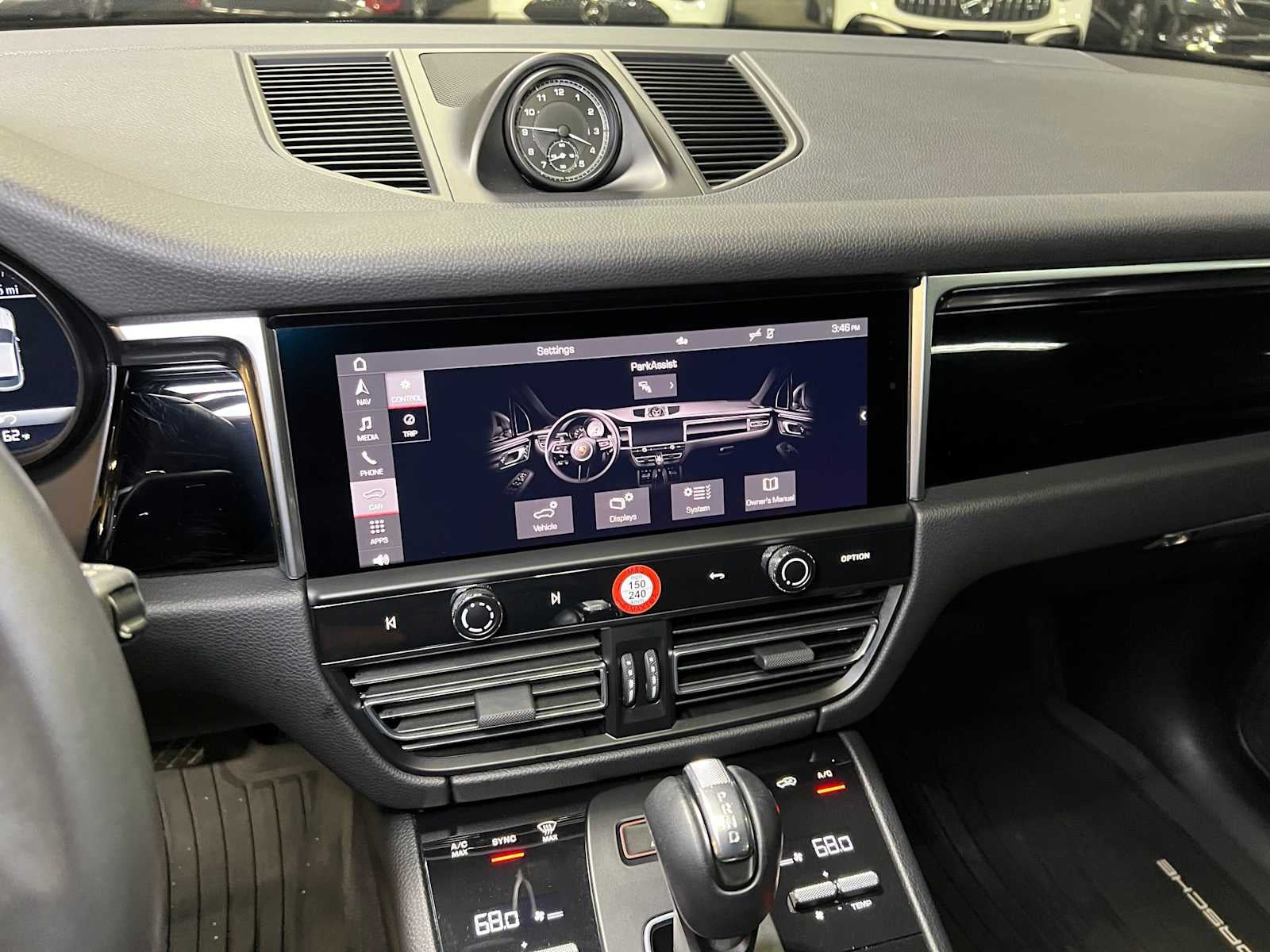 2022 Porsche Macan AWD