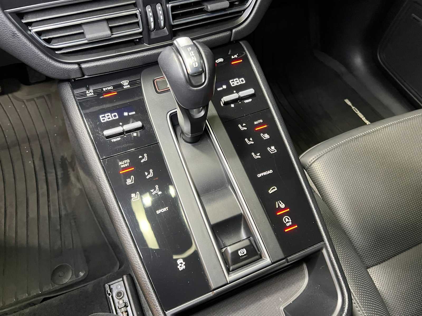 2022 Porsche Macan AWD