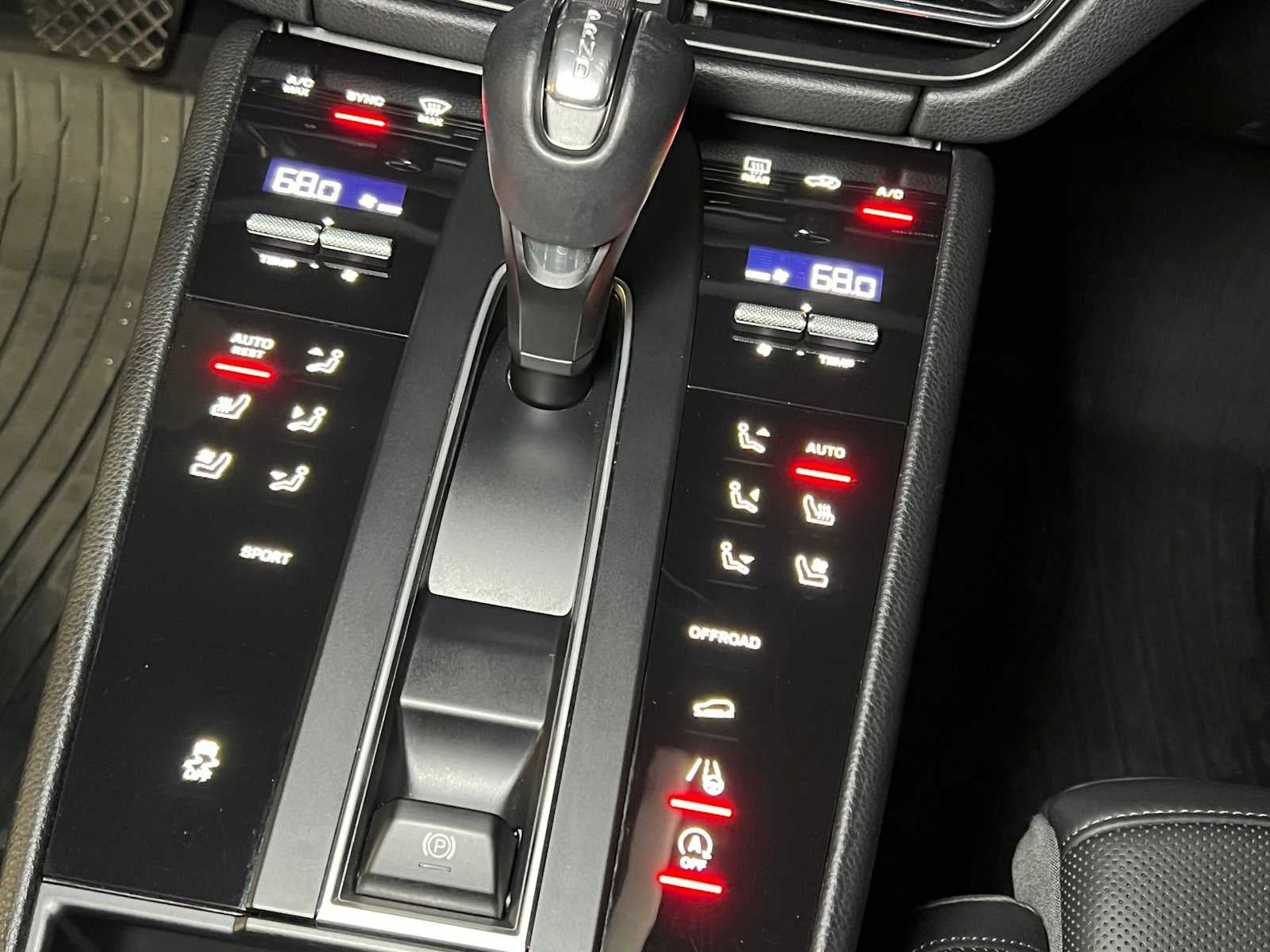 2022 Porsche Macan AWD