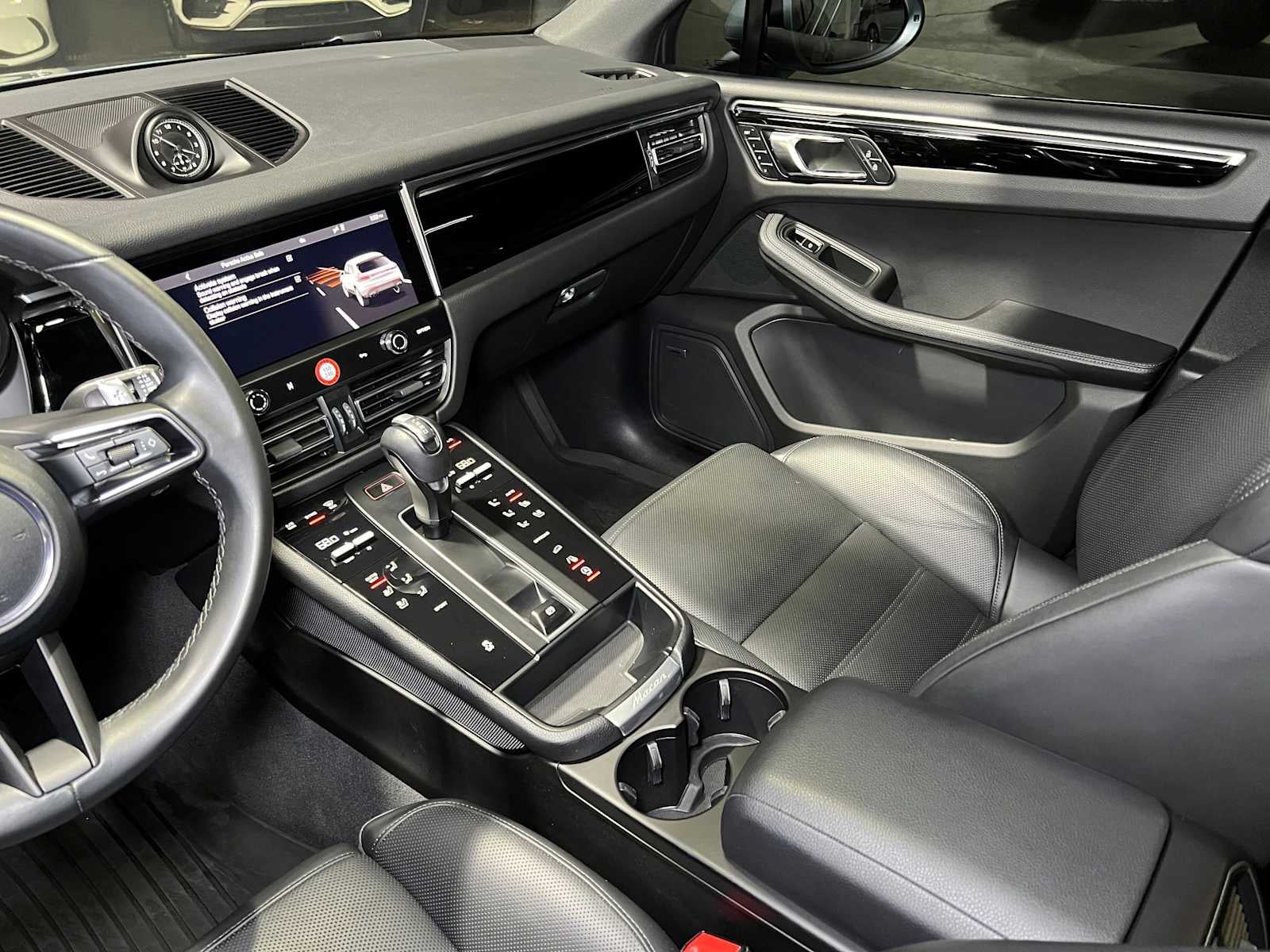 2022 Porsche Macan AWD