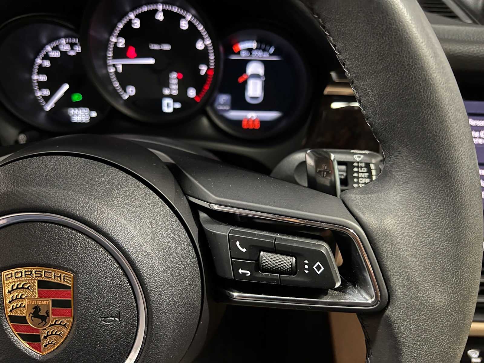 2025 Porsche Macan AWD