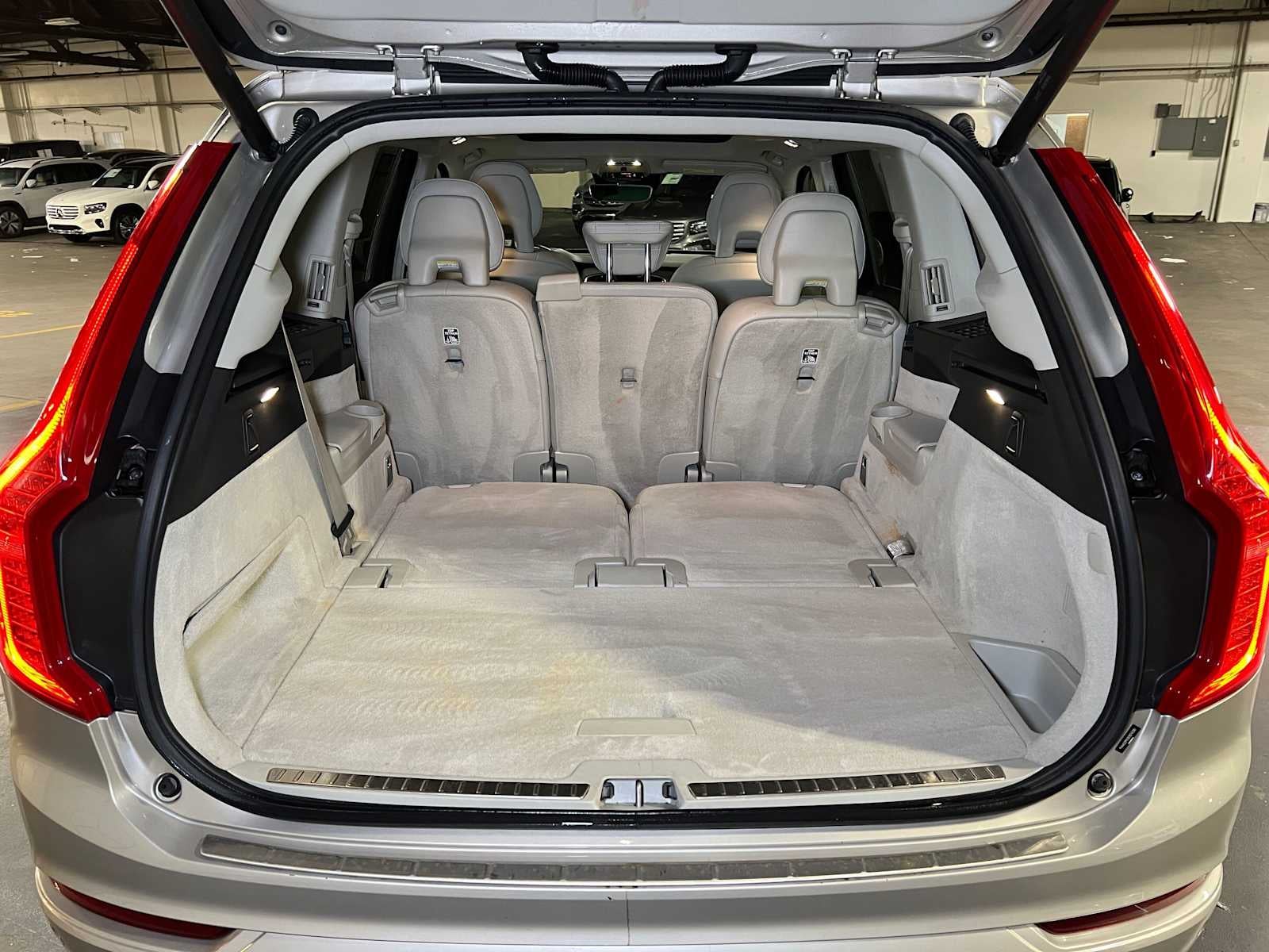 2016 Volvo XC90 T6 Momentum