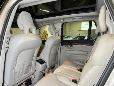 2016 Volvo XC90 T6 Momentum