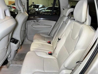 2016 Volvo XC90 T6 Momentum