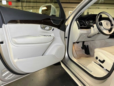 2016 Volvo XC90 T6 Momentum