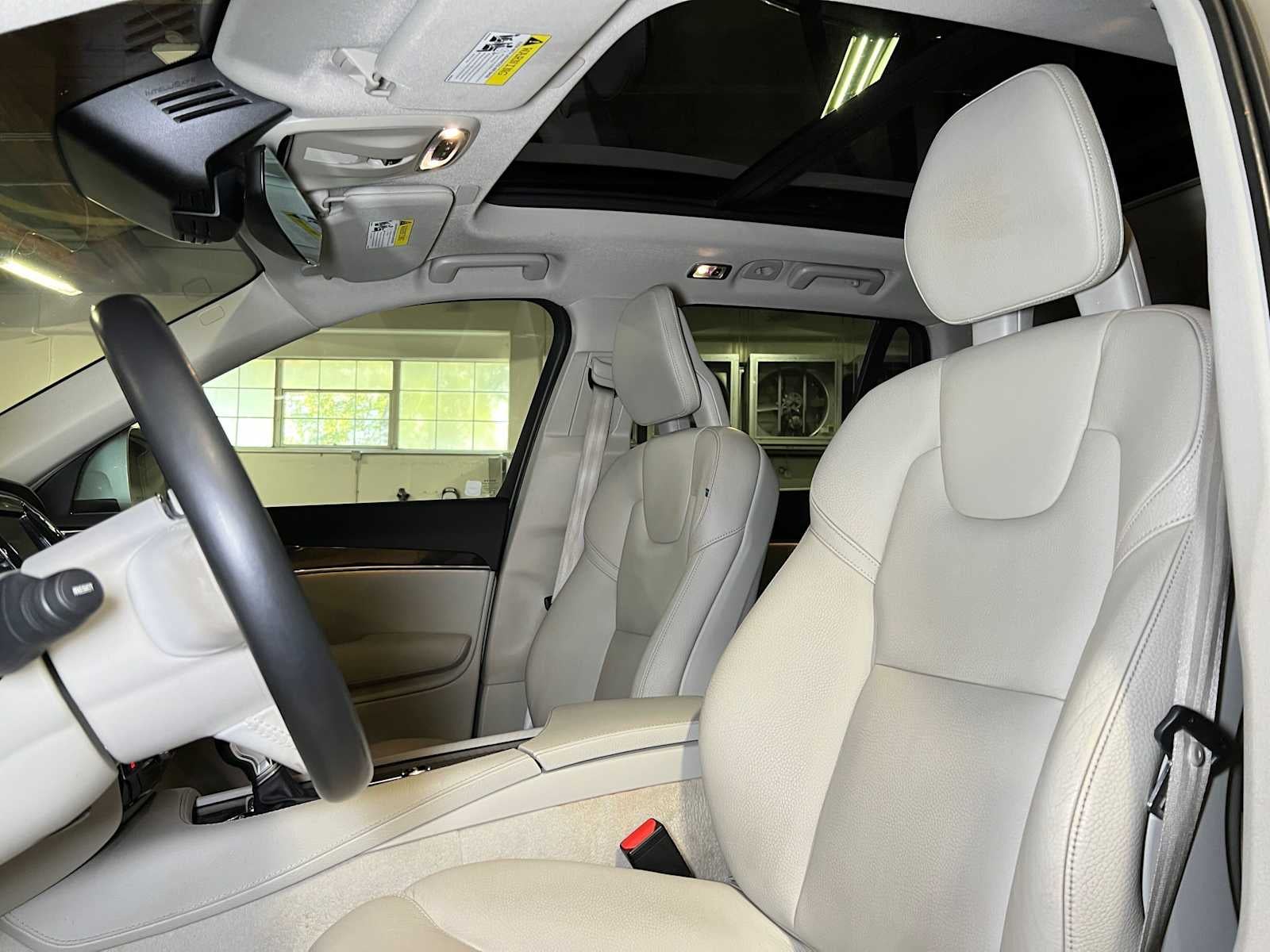2016 Volvo XC90 T6 Momentum