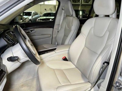 2016 Volvo XC90 T6 Momentum