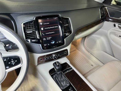 2016 Volvo XC90 T6 Momentum