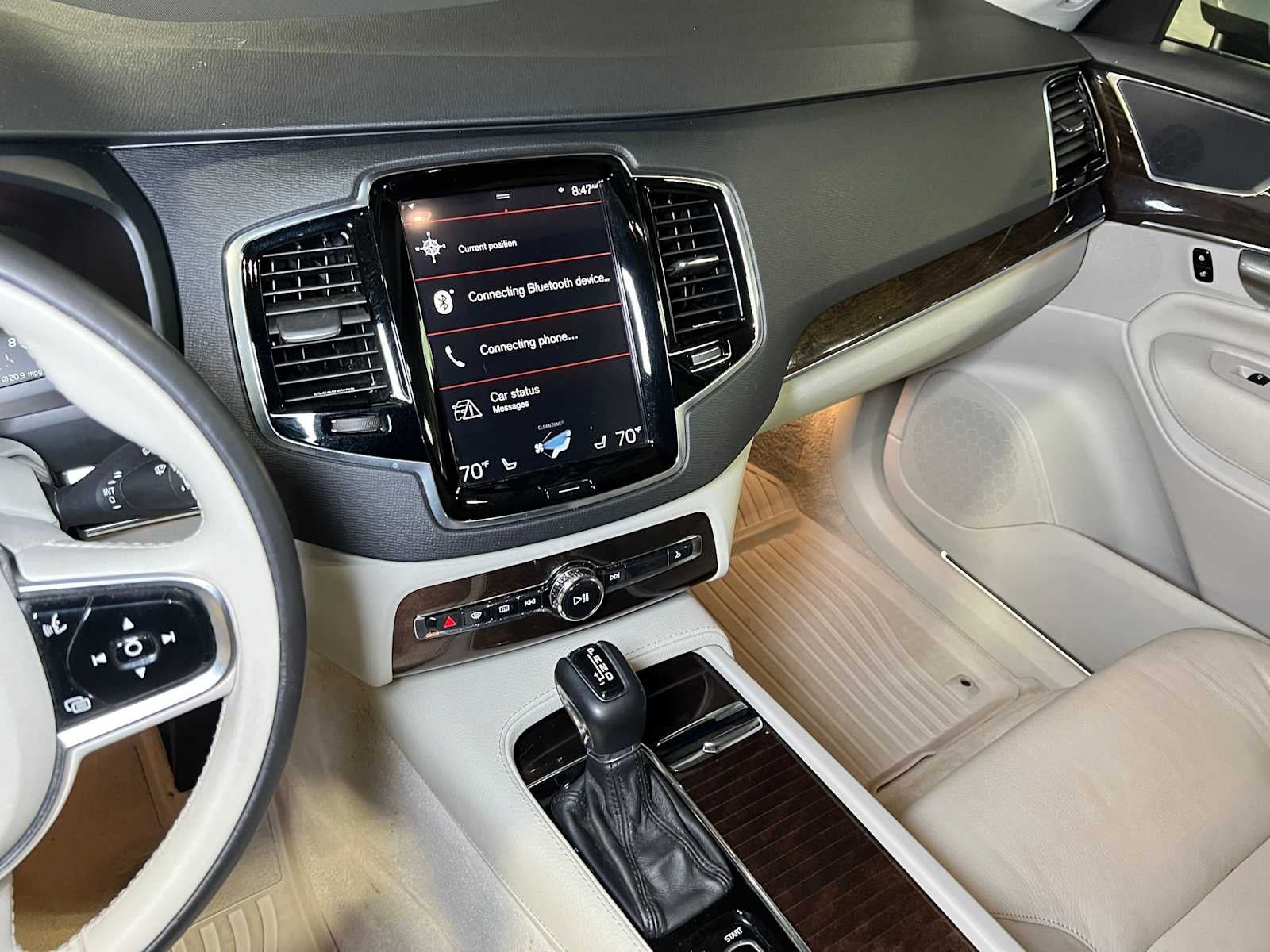 2016 Volvo XC90 T6 Momentum