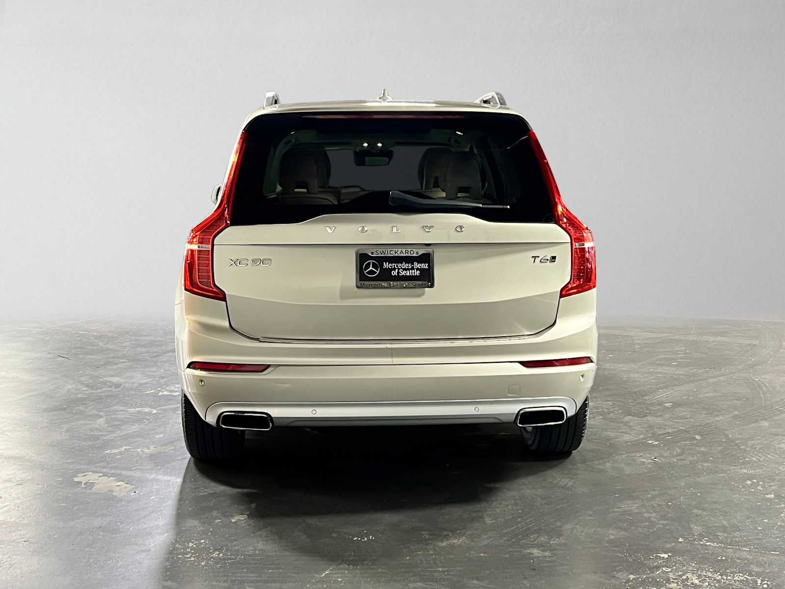 2016 Volvo XC90 T6 Momentum