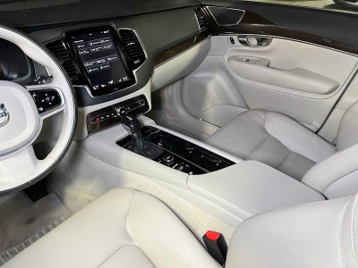 2016 Volvo XC90 T6 Momentum