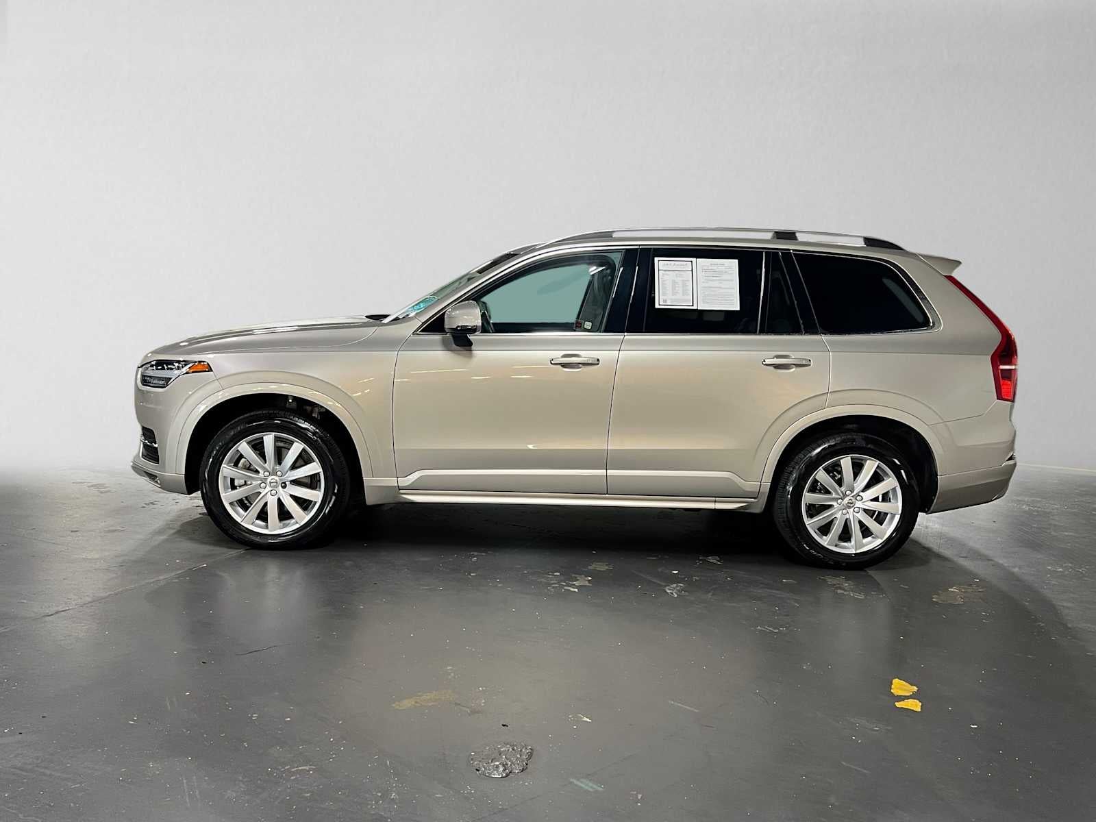 2016 Volvo XC90 T6 Momentum