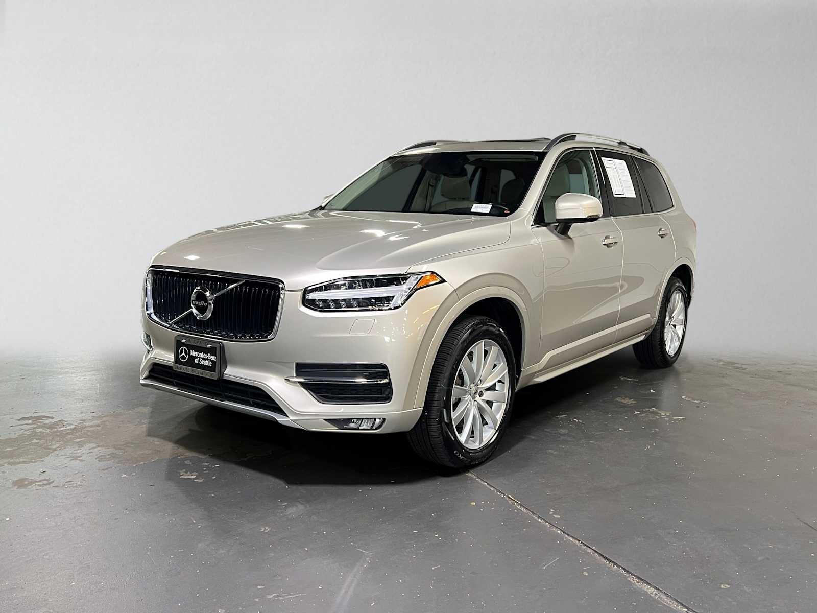 2016 Volvo XC90 T6 Momentum