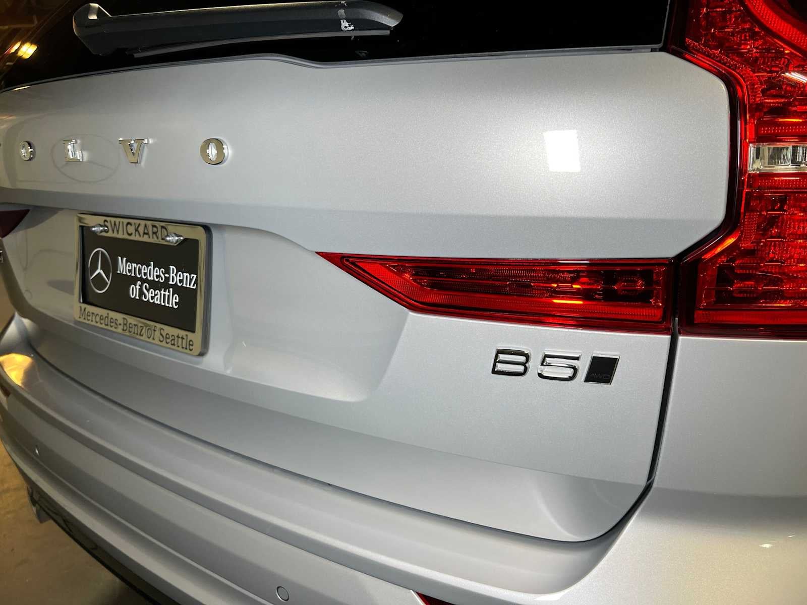 2023 Volvo XC60 Ultimate Dark Theme