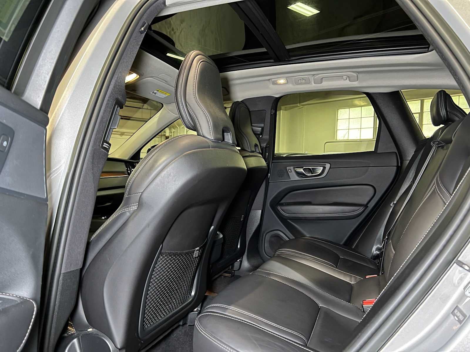 2023 Volvo XC60 Ultimate Dark Theme