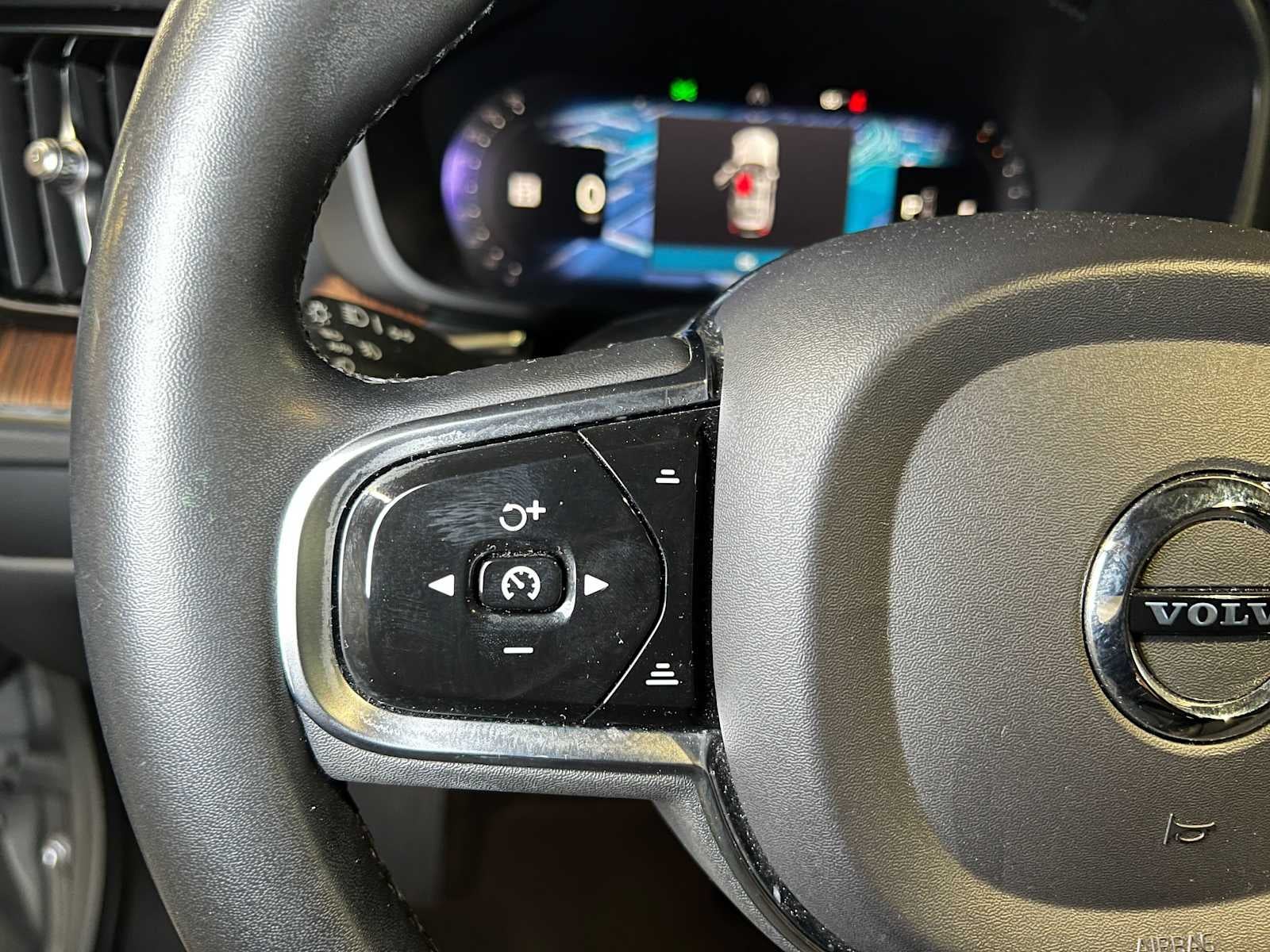 2023 Volvo XC60 Ultimate Dark Theme