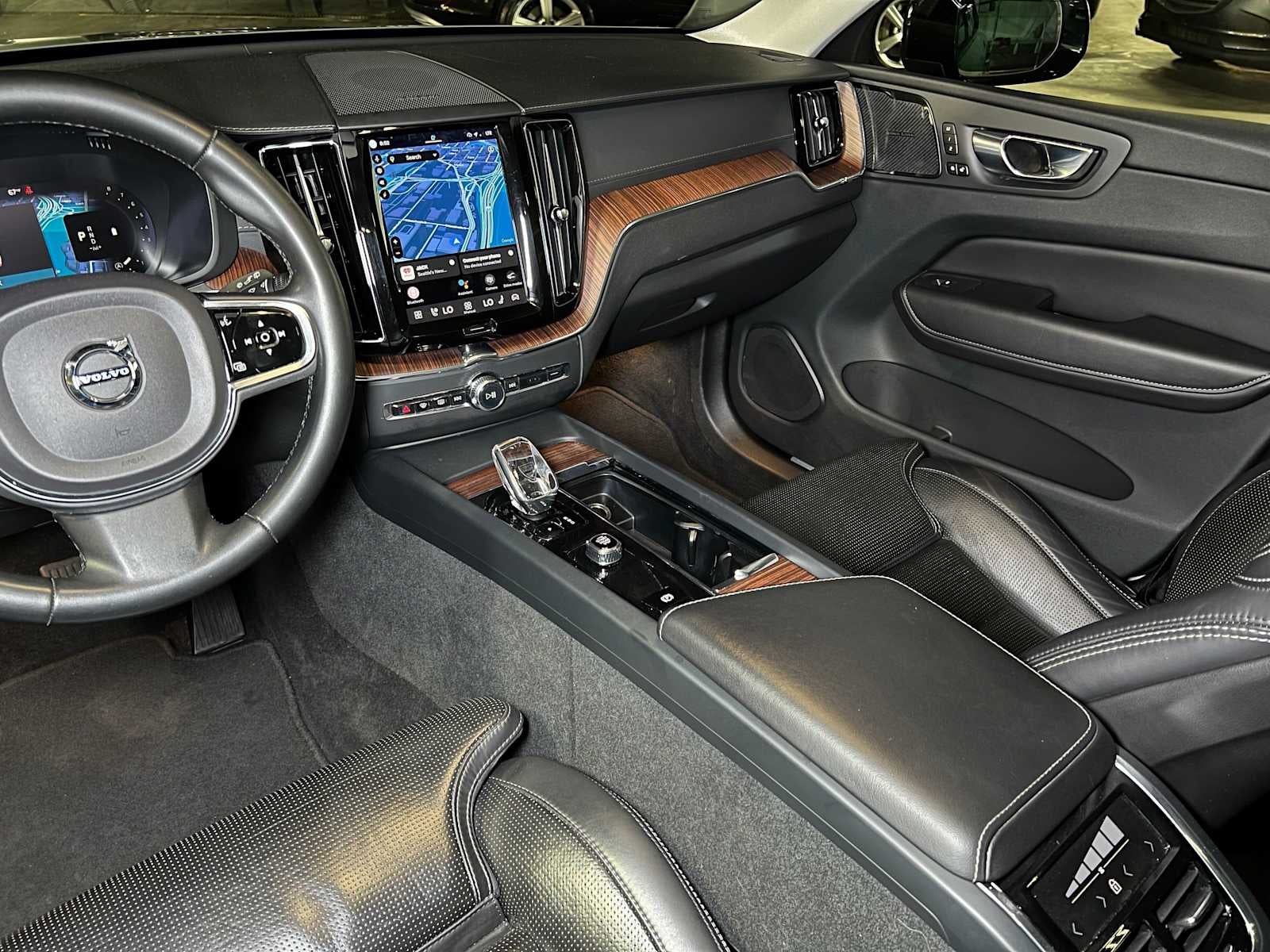 2023 Volvo XC60 Ultimate Dark Theme