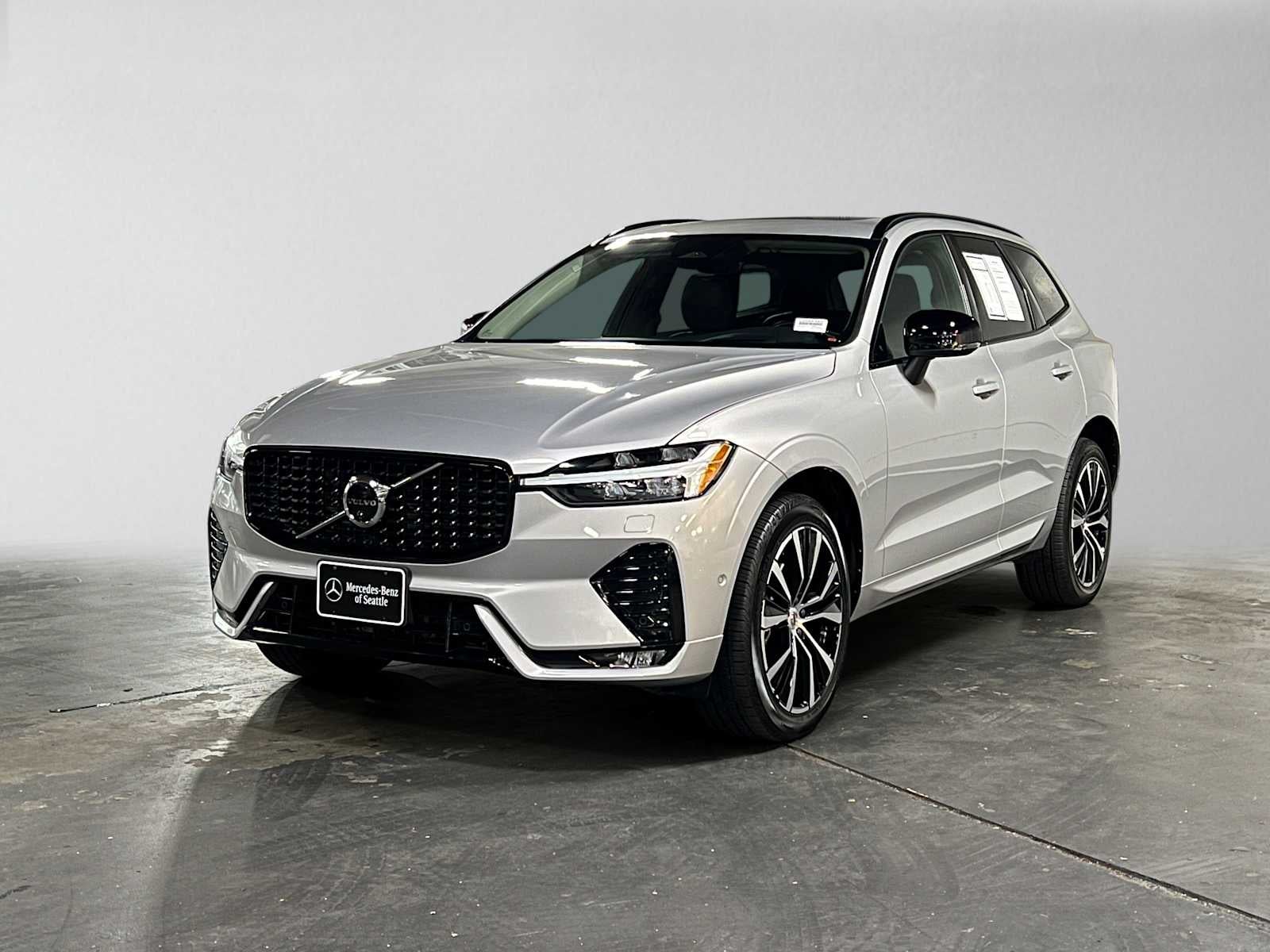 2023 Volvo XC60 Ultimate Dark Theme