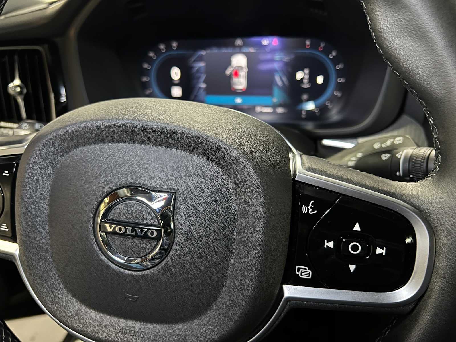 2025 Volvo XC60 Plus