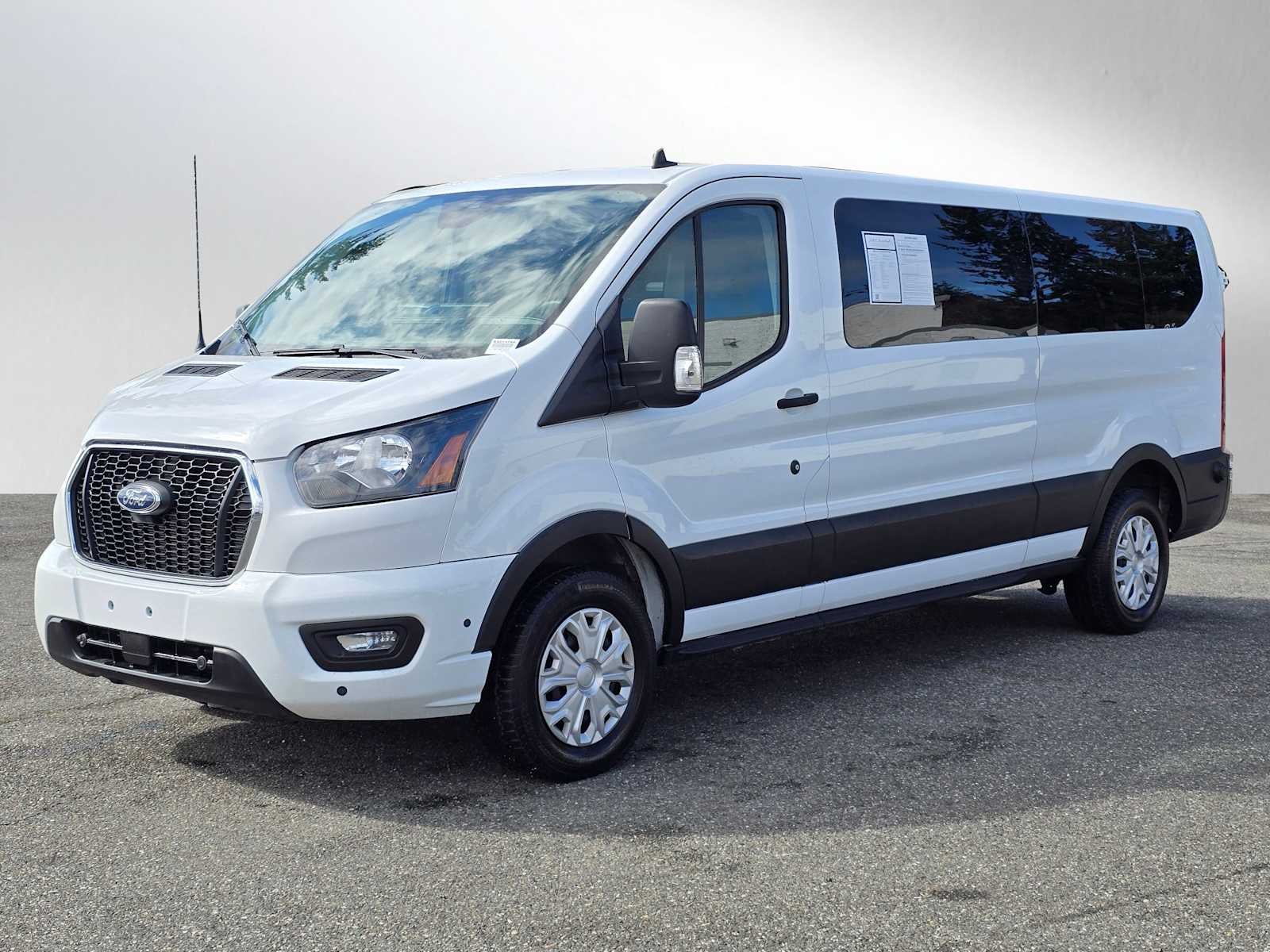 2024 Ford Transit Passenger Wagon XLT