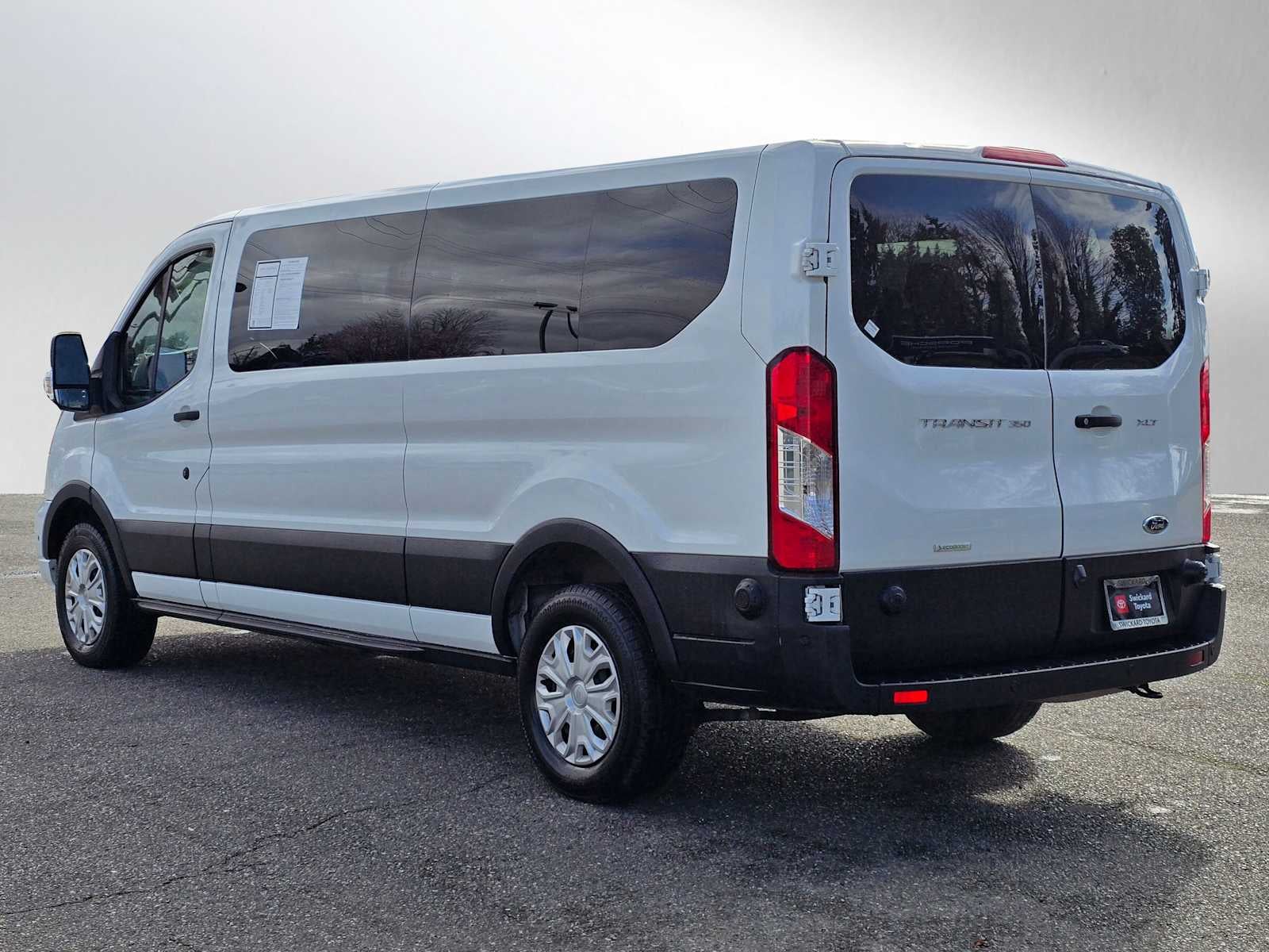 2024 Ford Transit Passenger Wagon XLT