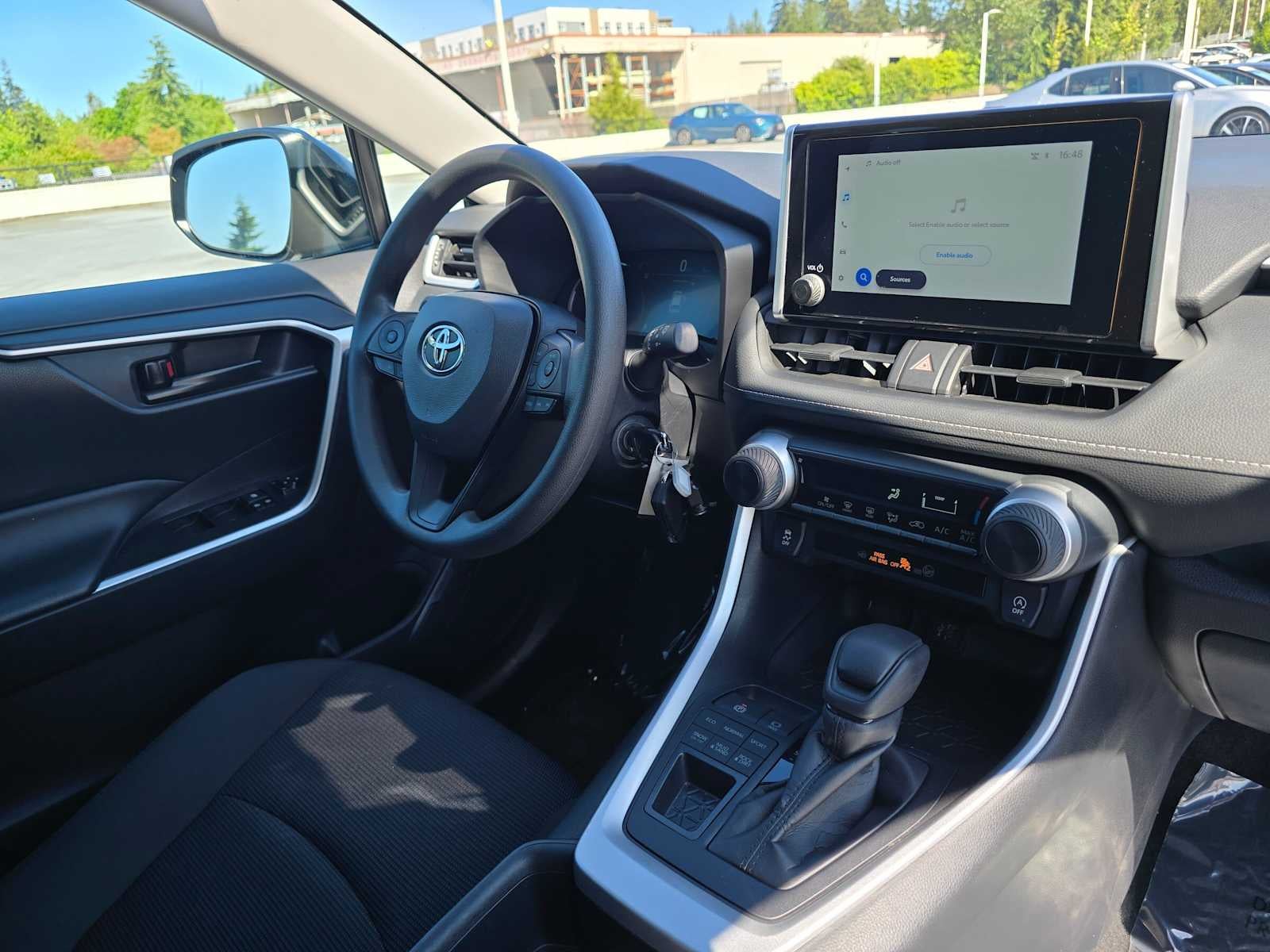 2024 Toyota RAV4 LE - Photo 10
