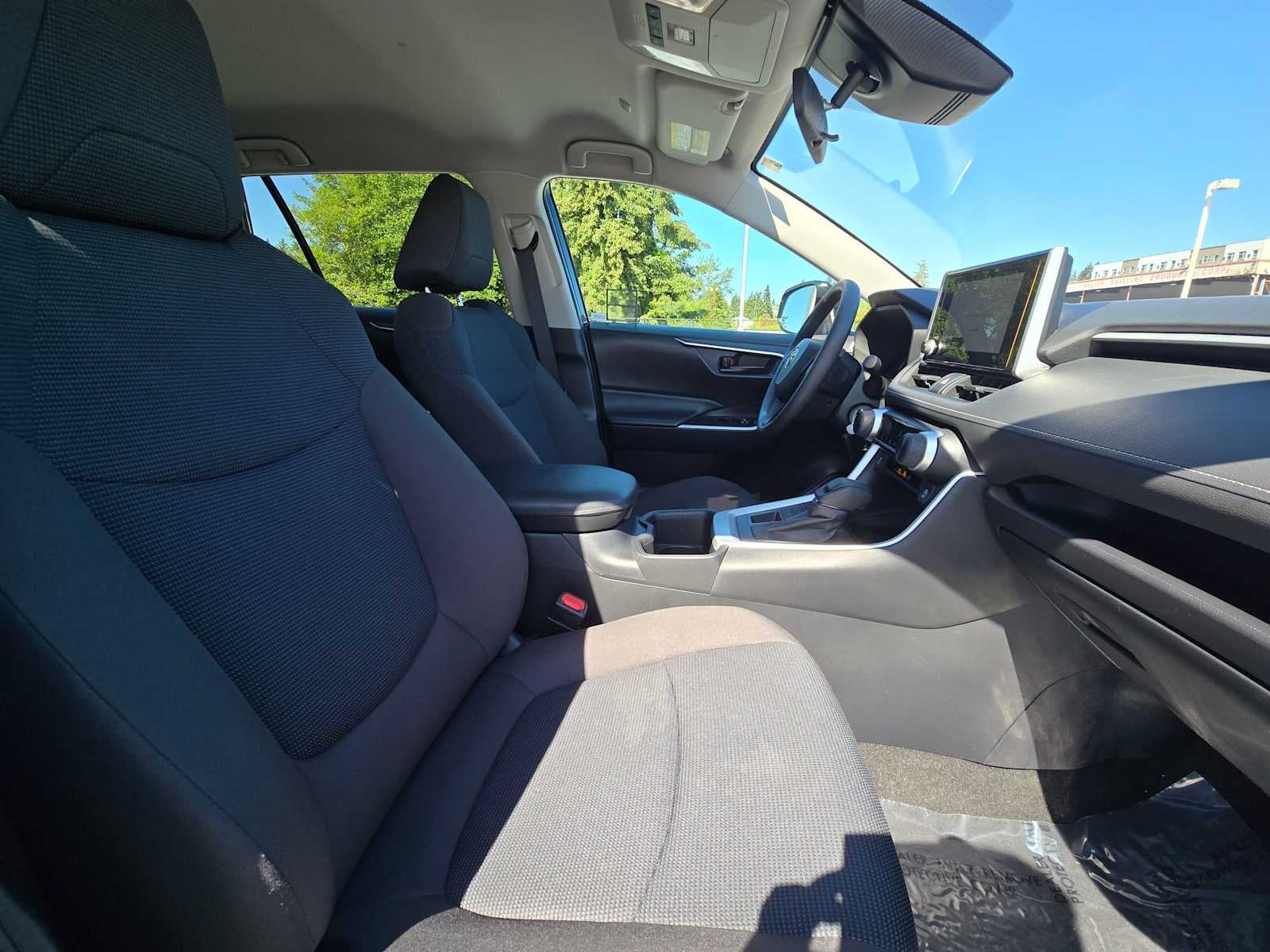 2024 Toyota RAV4 LE - Photo 11