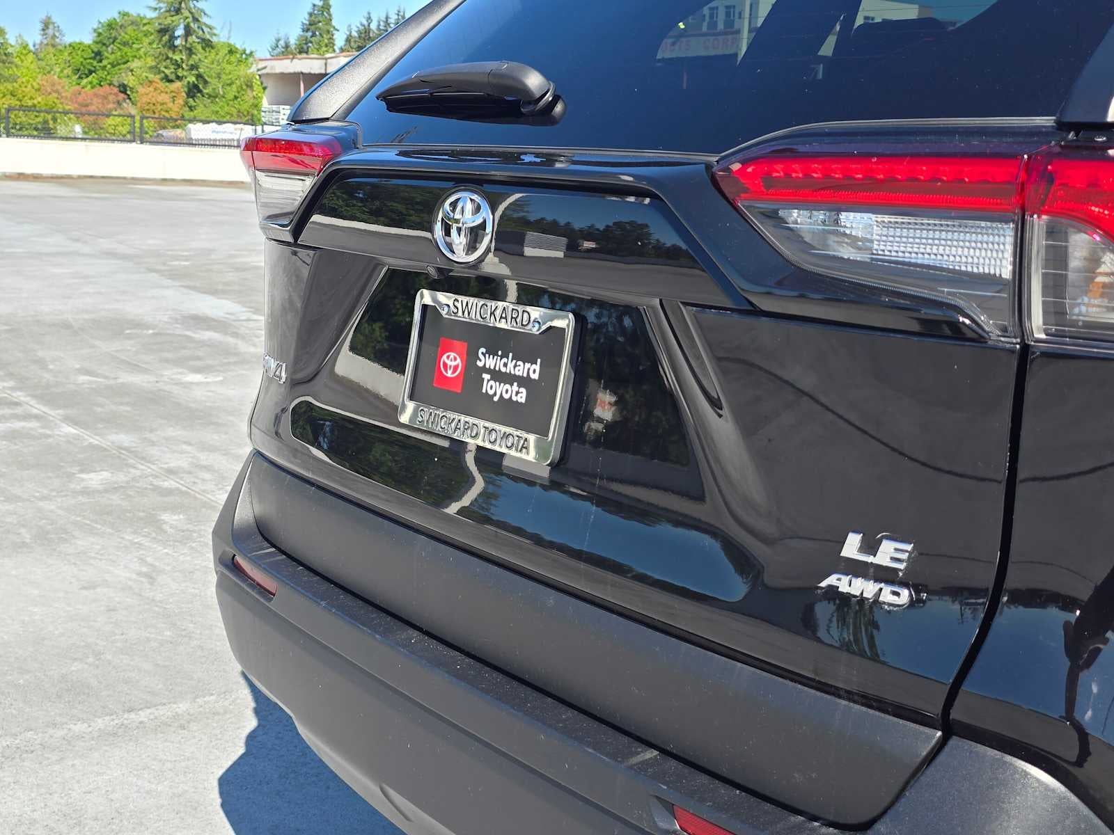 2024 Toyota RAV4 LE - Photo 13