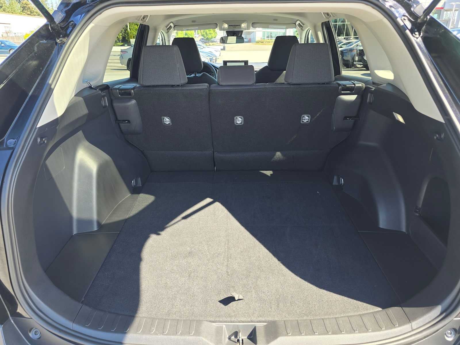 2024 Toyota RAV4 LE - Photo 14