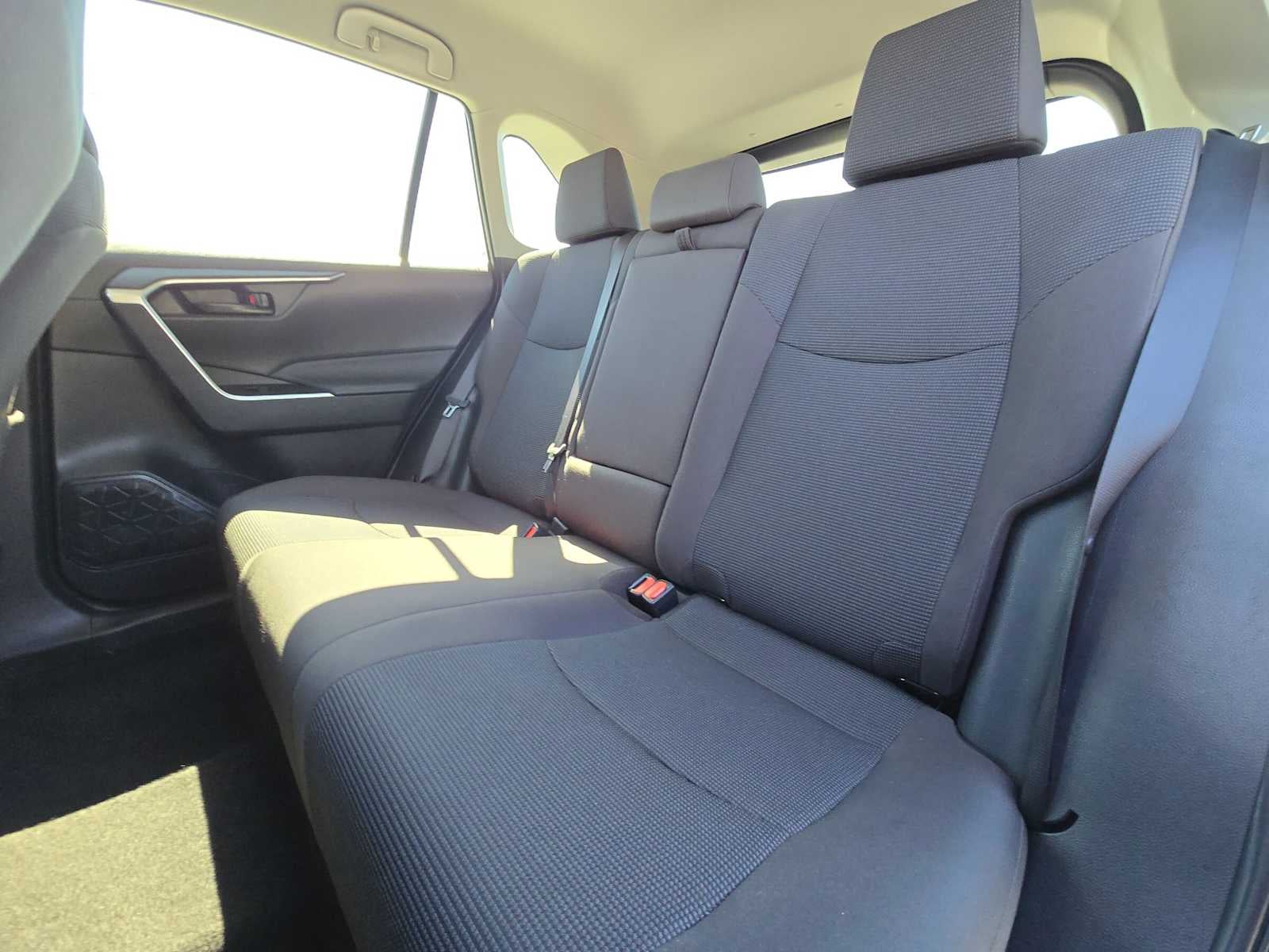 2024 Toyota RAV4 LE - Photo 17