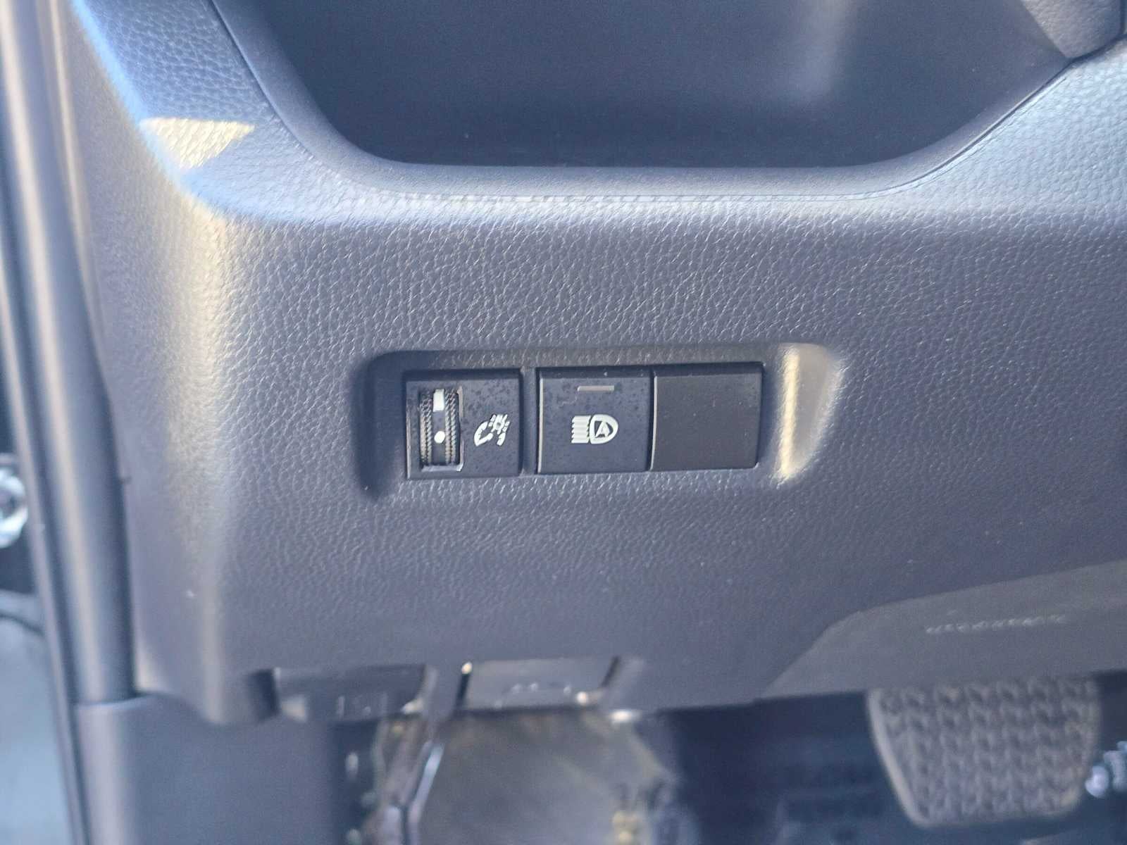 2024 Toyota RAV4 LE - Photo 23