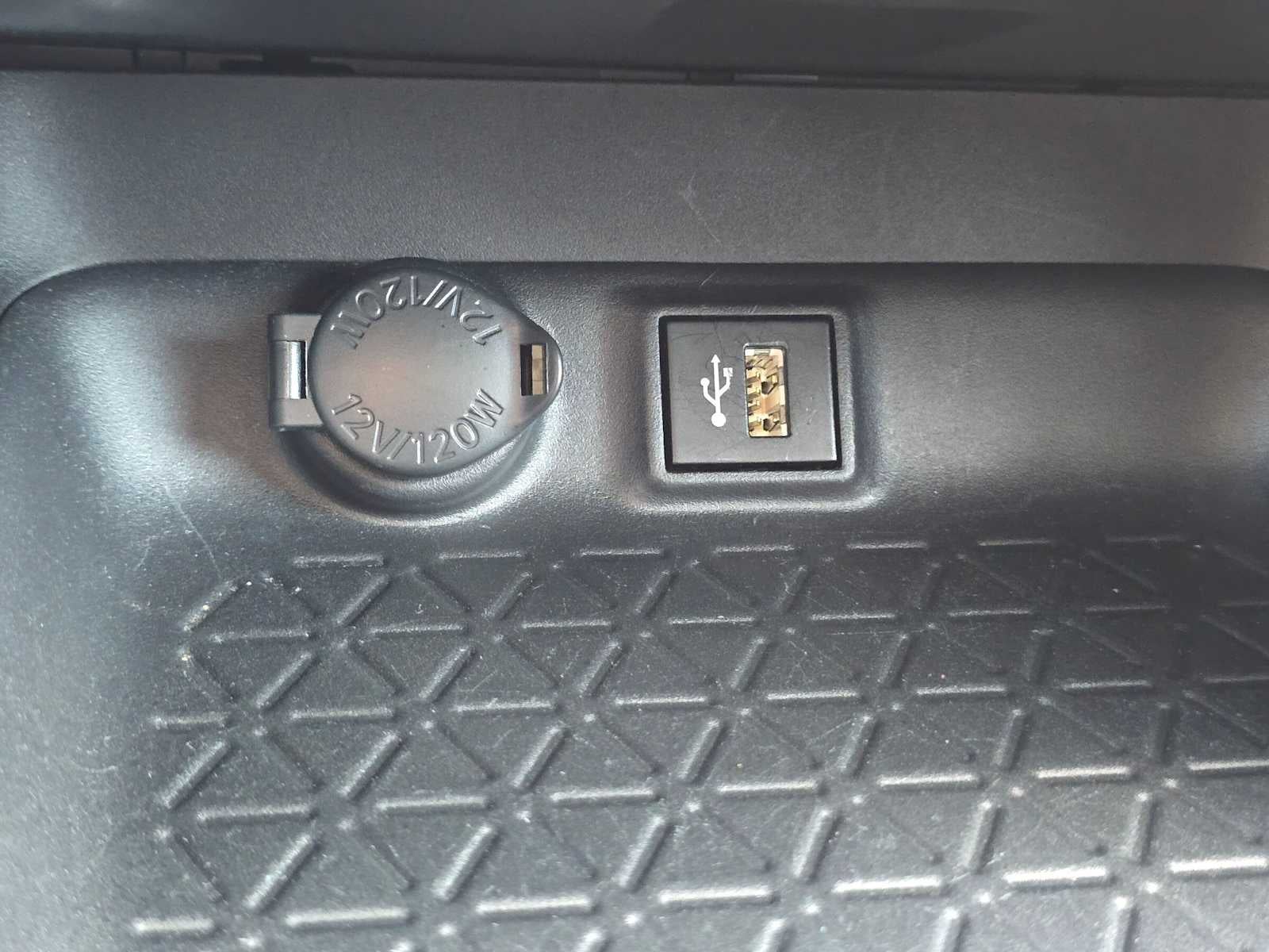2024 Toyota RAV4 LE - Photo 29