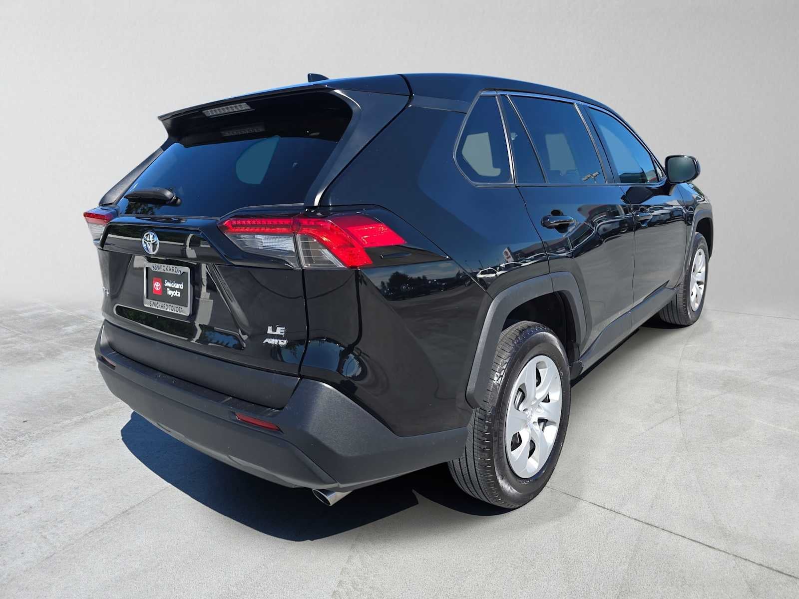 2024 Toyota RAV4 LE - Photo 7