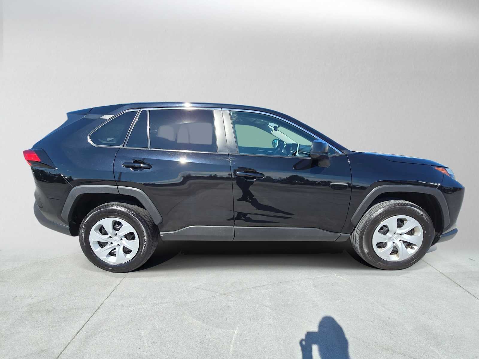 2024 Toyota RAV4 LE - Photo 8