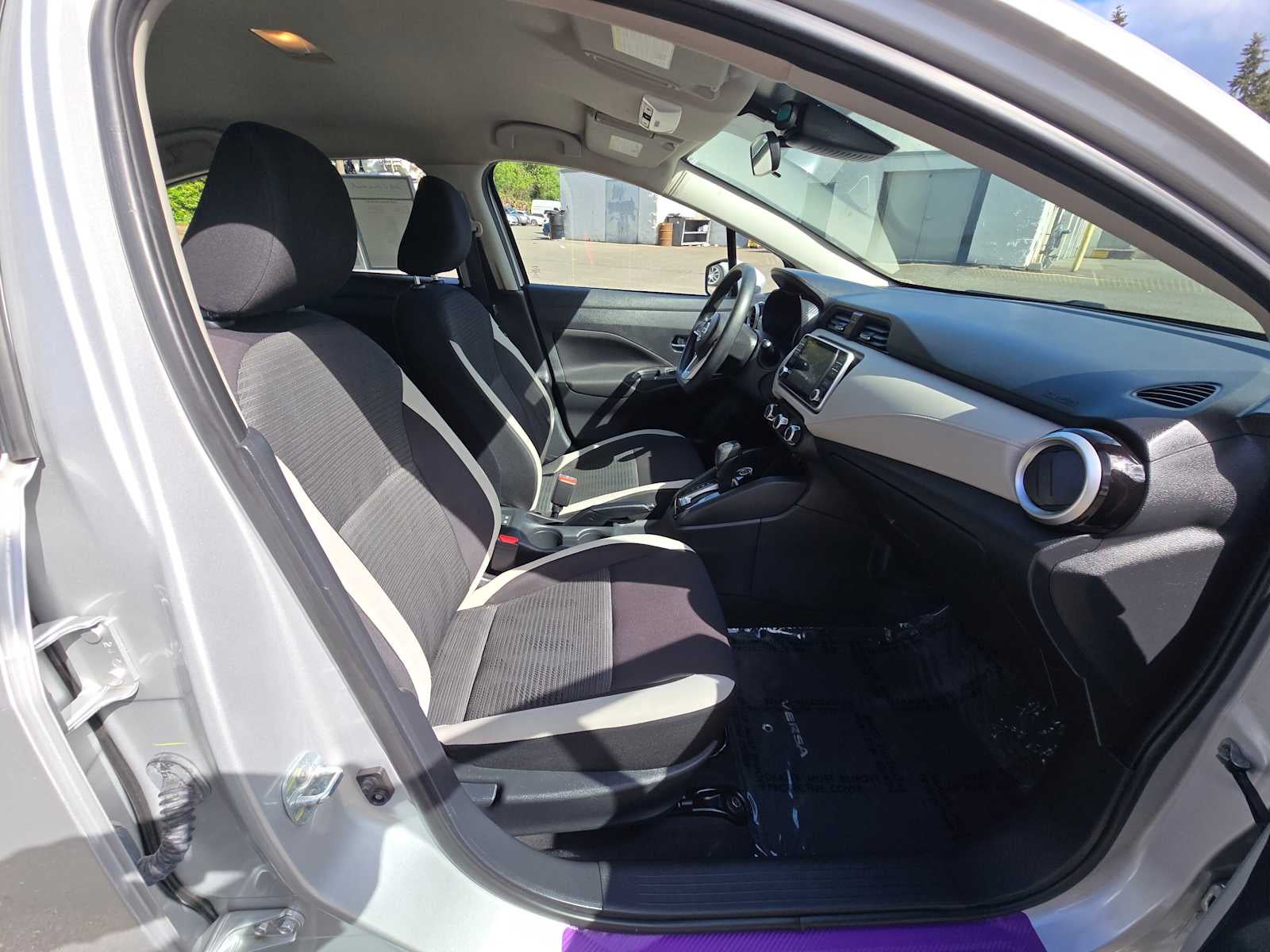 2022 Nissan Versa SV