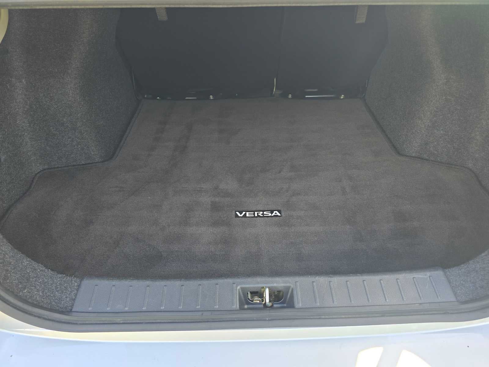 2022 Nissan Versa SV
