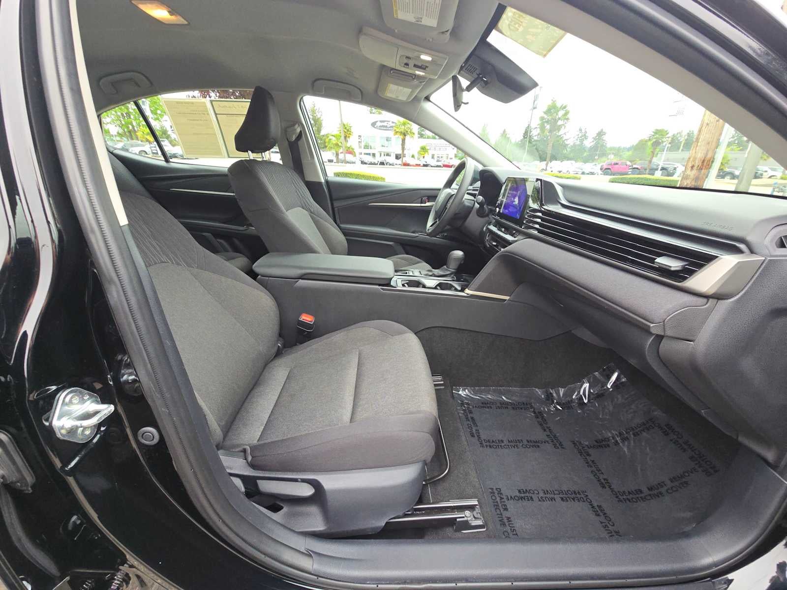 2025 Toyota Camry LE - Photo 11